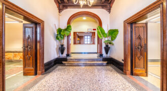 Palazzo Storico Direzionale E Abitazione