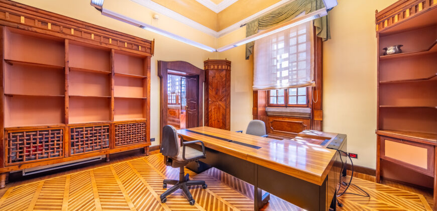 Palazzo Storico Direzionale E Abitazione