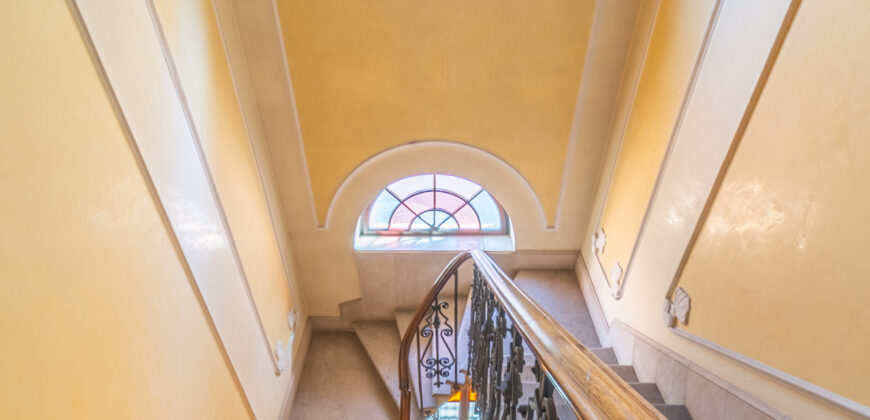 Palazzo Storico Direzionale E Abitazione