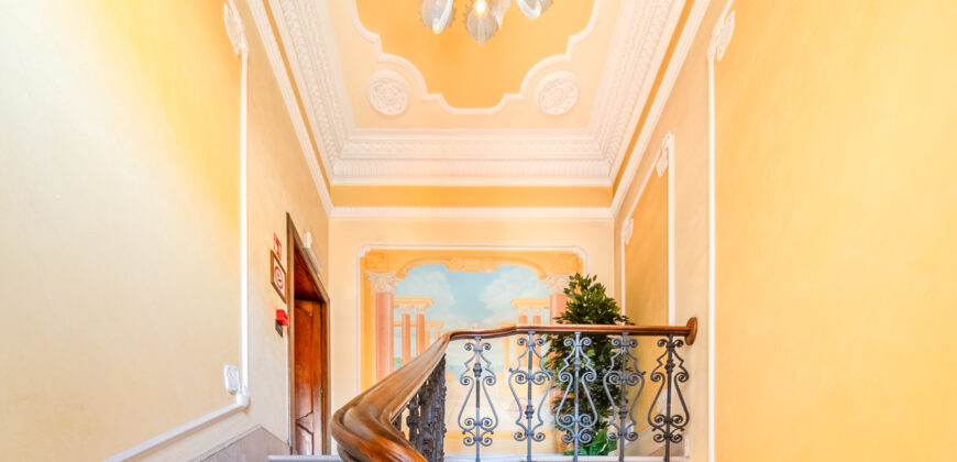 Palazzo Storico Direzionale E Abitazione