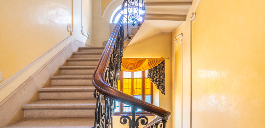 Palazzo Storico Direzionale E Abitazione