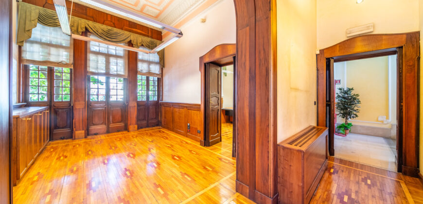 Palazzo Storico Direzionale E Abitazione