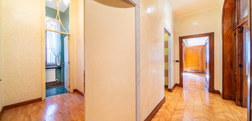 Palazzo Storico Direzionale E Abitazione
