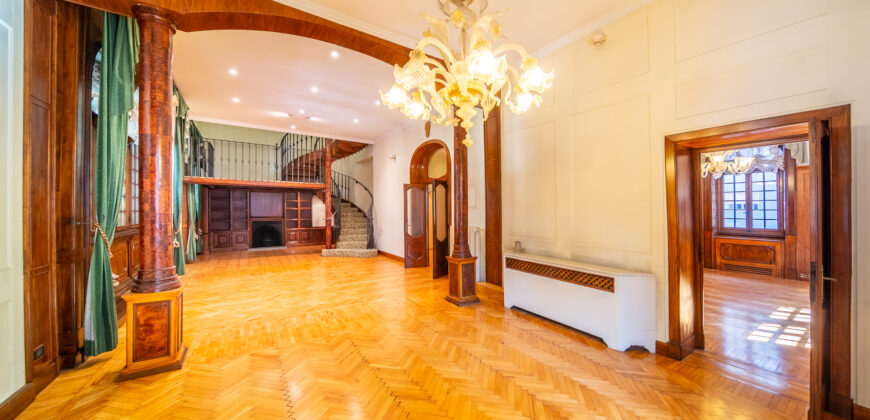 Palazzo Storico Direzionale E Abitazione