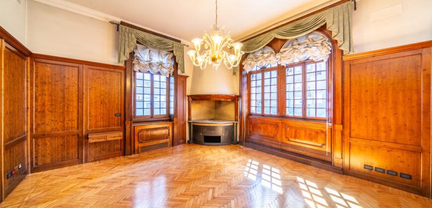 Palazzo Storico Direzionale E Abitazione
