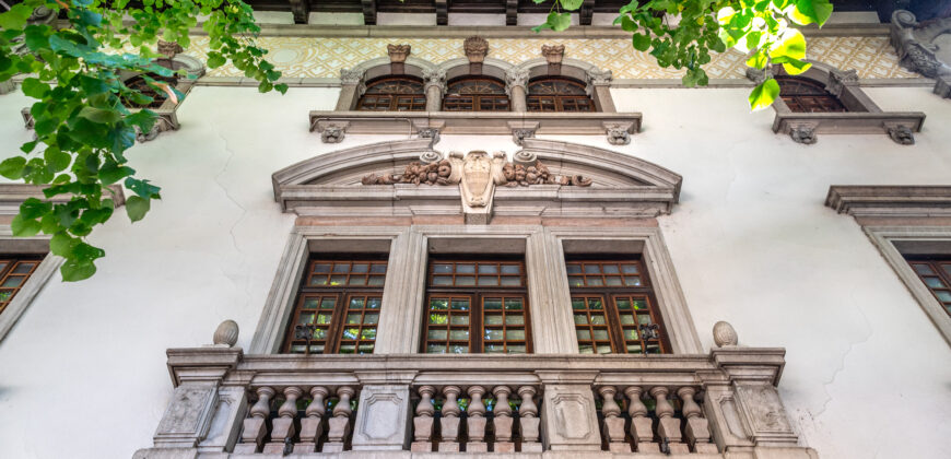 Palazzo Storico Direzionale E Abitazione