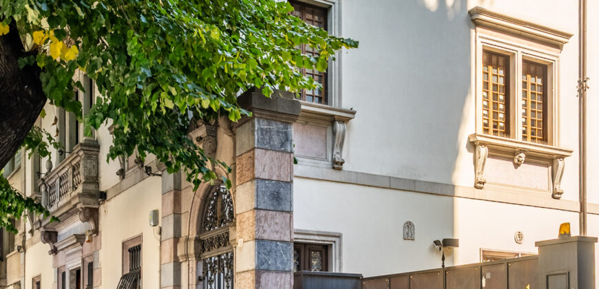 Palazzo Storico Direzionale E Abitazione