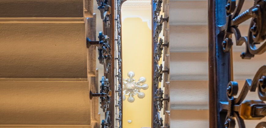 Palazzo Storico Direzionale E Abitazione