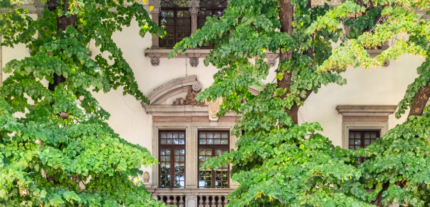 Palazzo Storico Direzionale E Abitazione