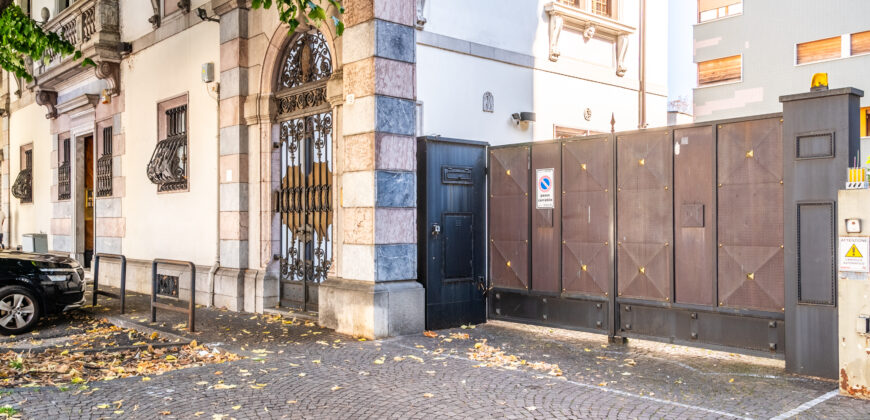 Palazzo Storico Direzionale E Abitazione